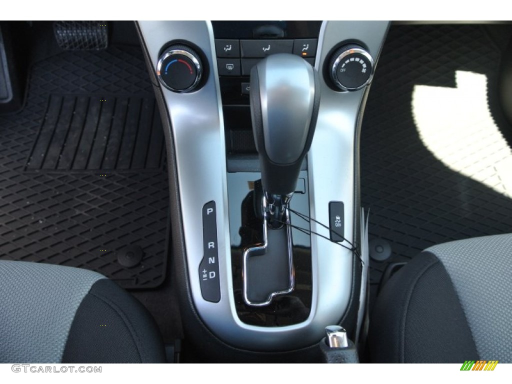 2014 Cruze LS - Silver Ice Metallic / Jet Black/Medium Titanium photo #10
