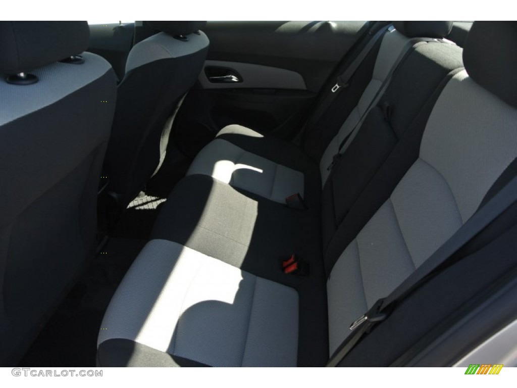 2014 Cruze LS - Silver Ice Metallic / Jet Black/Medium Titanium photo #14