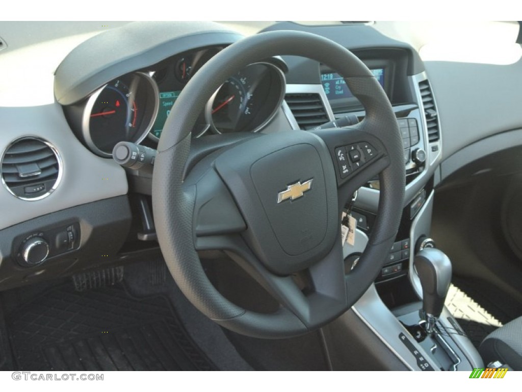 2014 Cruze LS - Silver Ice Metallic / Jet Black/Medium Titanium photo #20