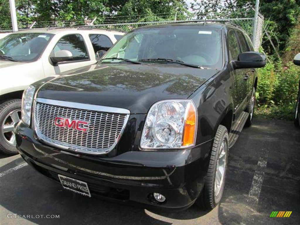 2013 Yukon SLT 4x4 - Onyx Black / Ebony photo #1