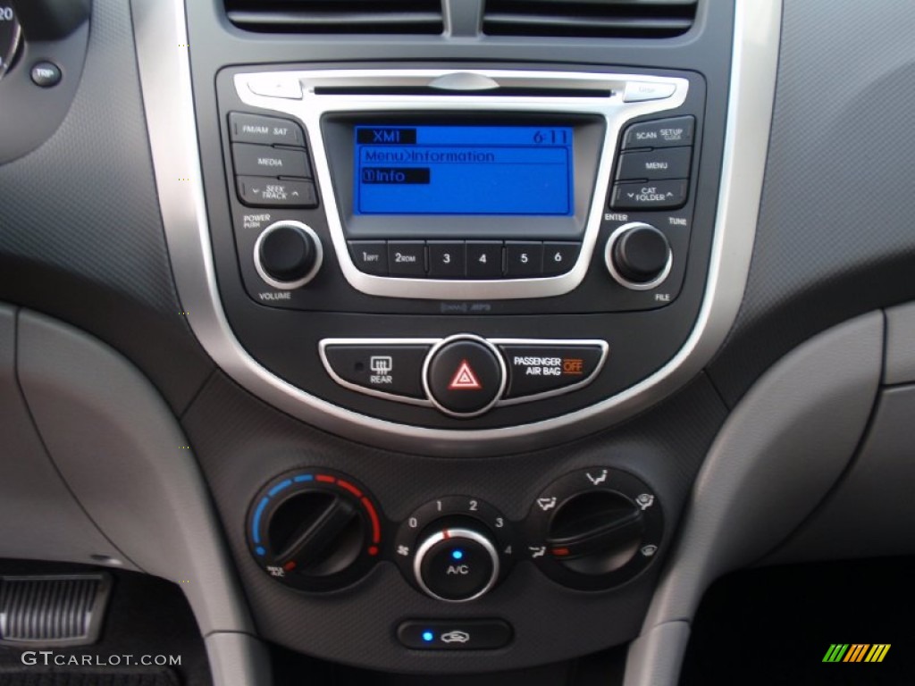2014 Hyundai Accent GS 5 Door Controls Photo #91665914