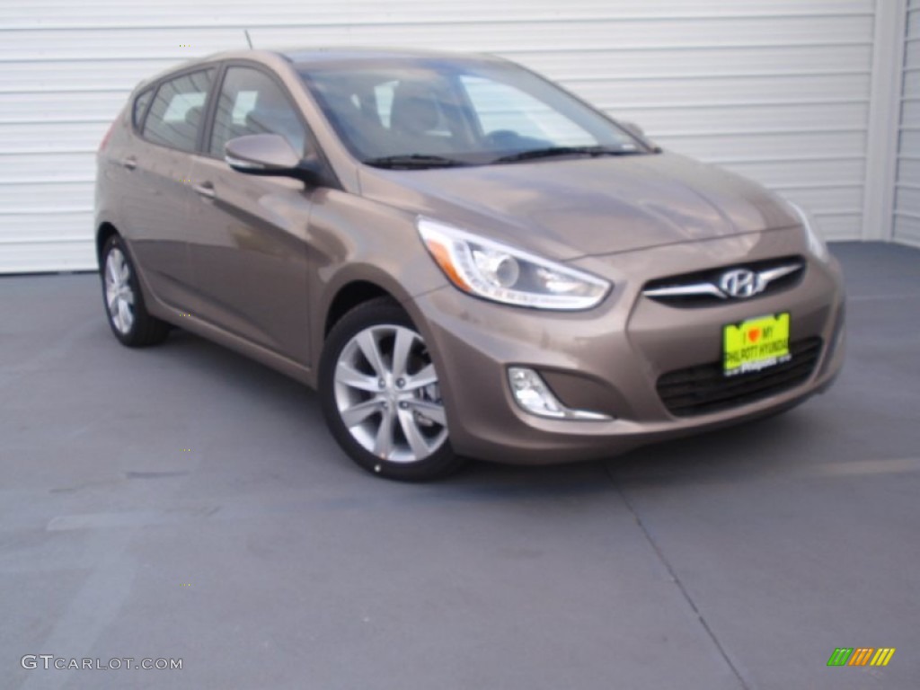 2014 Accent SE 5 Door - Mocha Bronze / Black photo #1