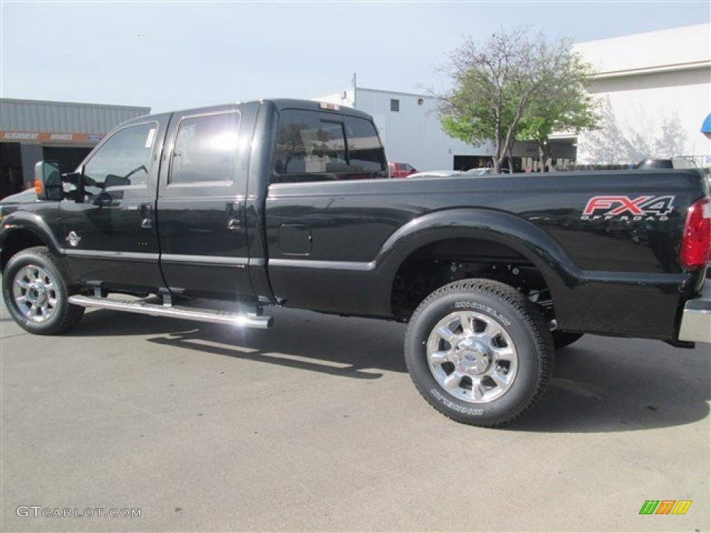 2014 F350 Super Duty Lariat Crew Cab 4x4 - Tuxedo Black Metallic / Black photo #3