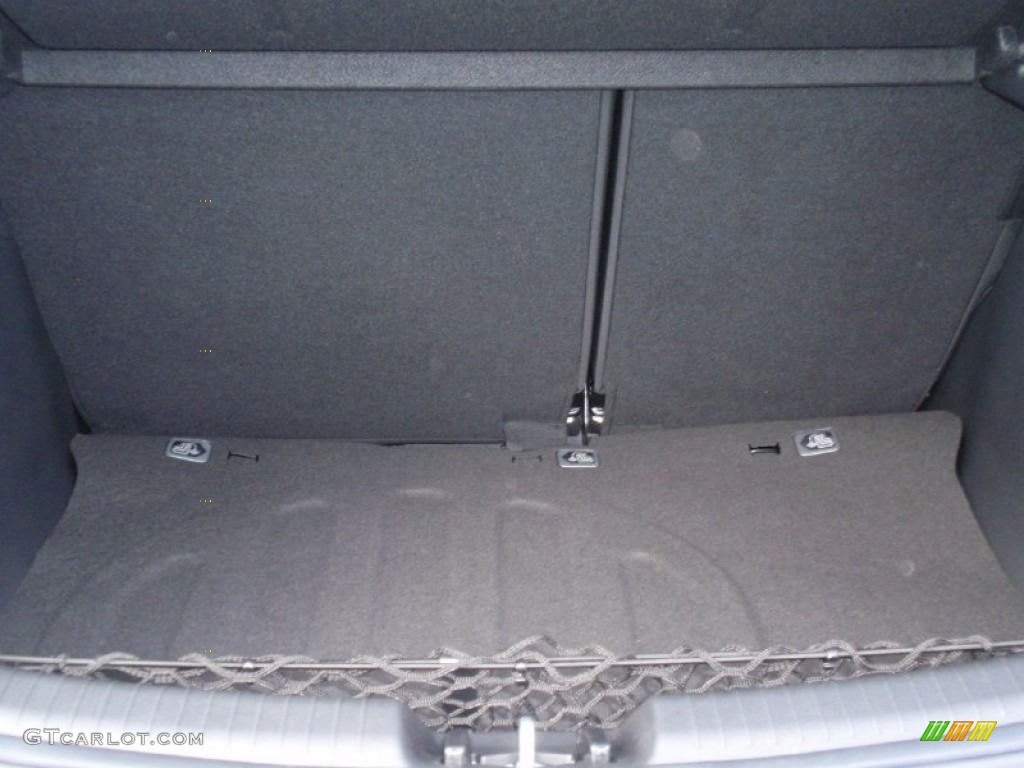 2014 Hyundai Accent SE 5 Door Trunk Photos