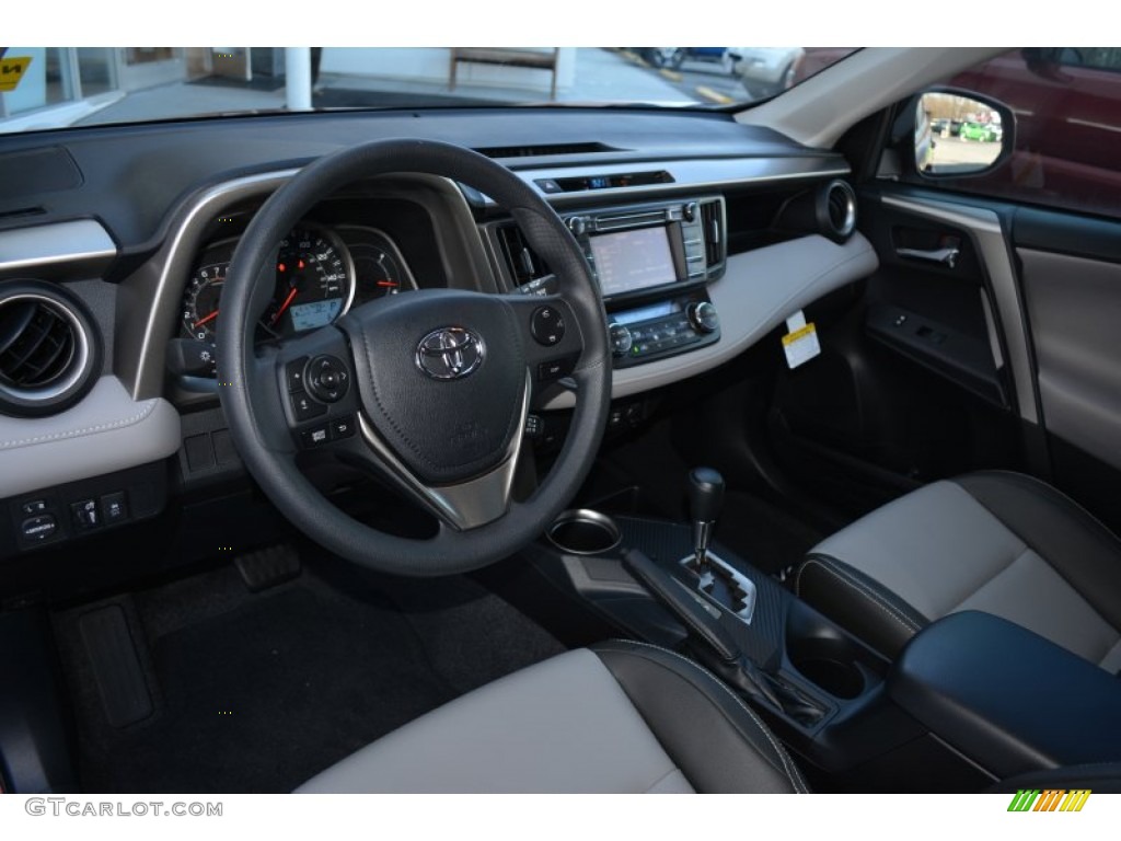 Ash Interior 2014 Toyota RAV4 XLE Photo #91667396