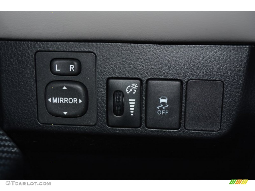 2014 Toyota RAV4 XLE Controls Photos