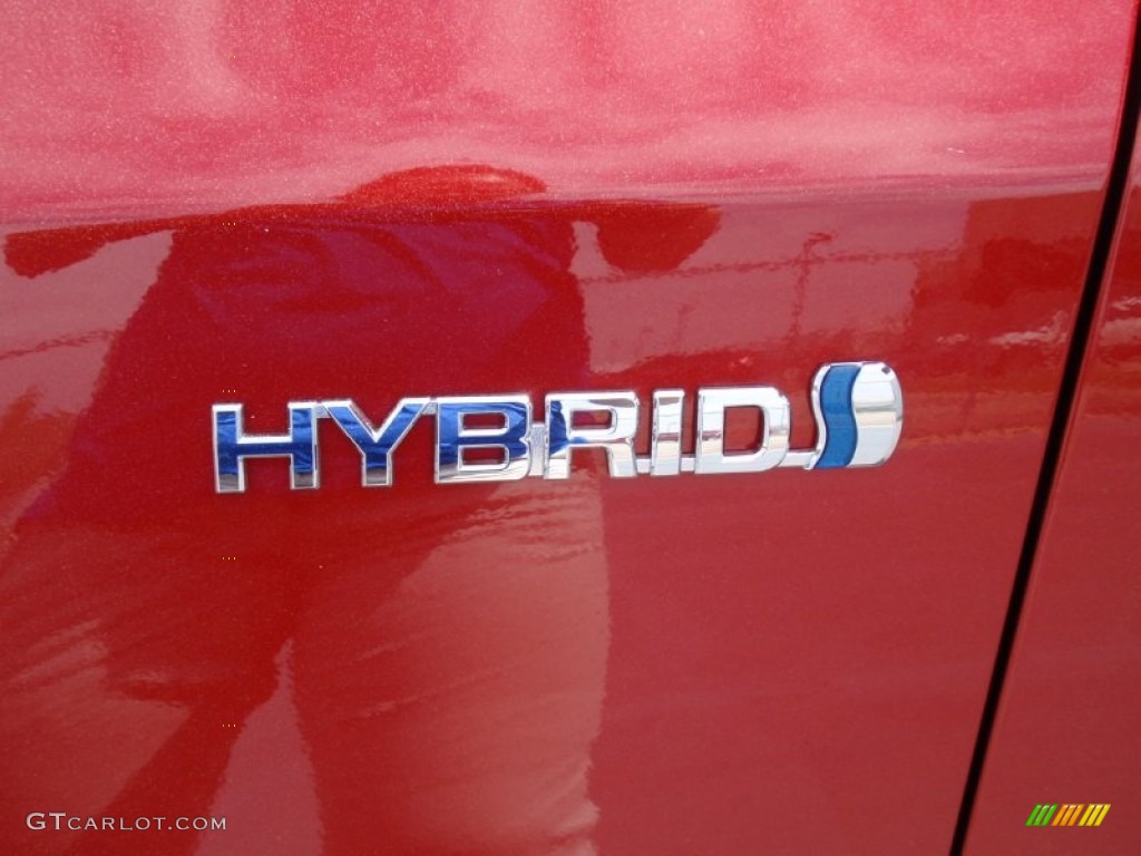2014 Toyota Prius v Two Marks and Logos Photo #91672235