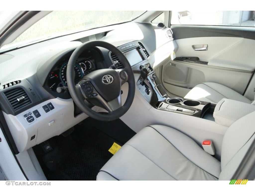 Light Gray Interior 2014 Toyota Venza Limited Photo #91679327