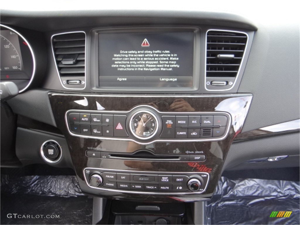 2014 Kia Cadenza Limited Controls Photo #91680917