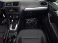 Black - Jetta SE Sedan Photo No. 14