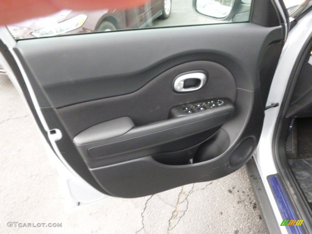 2014 Kia Soul + Door Panel Photos