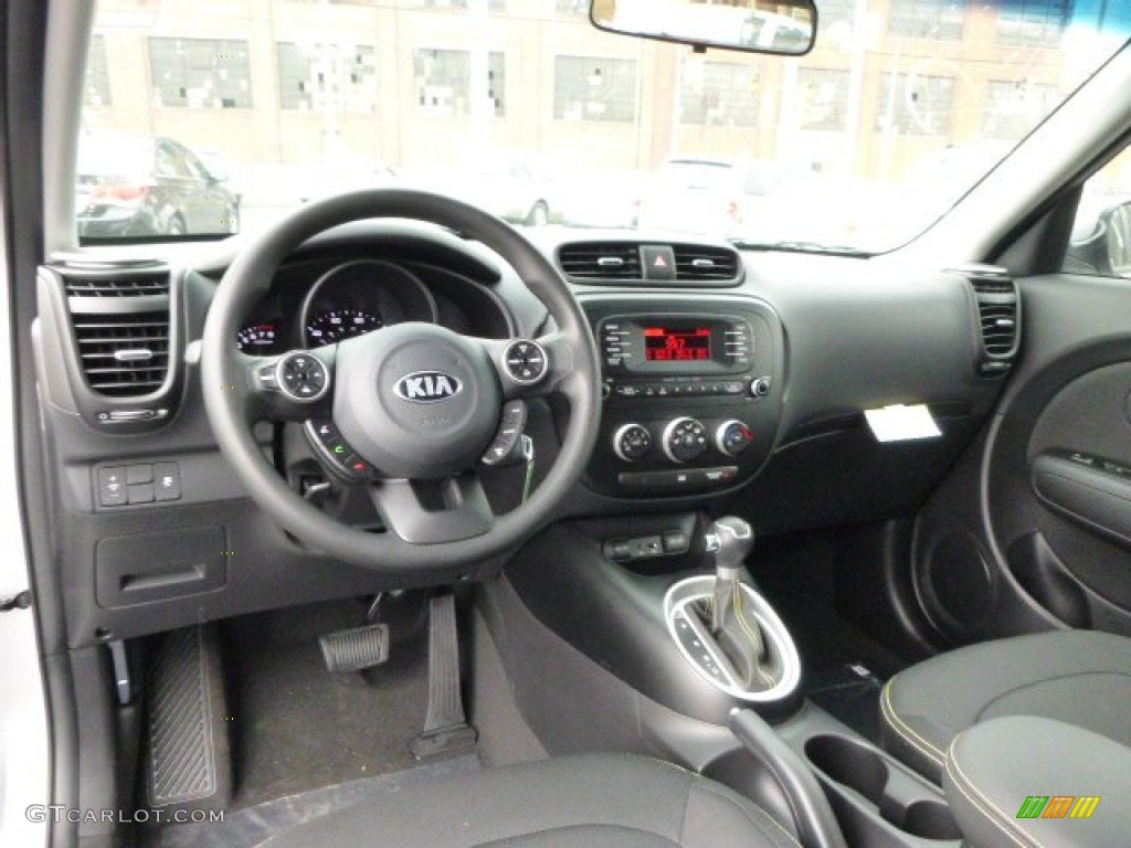 2014 Kia Soul + Dashboard Photos