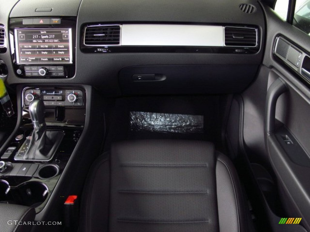 2014 Volkswagen Touareg V6 Sport 4Motion Black Anthracite Dashboard Photo #91682933
