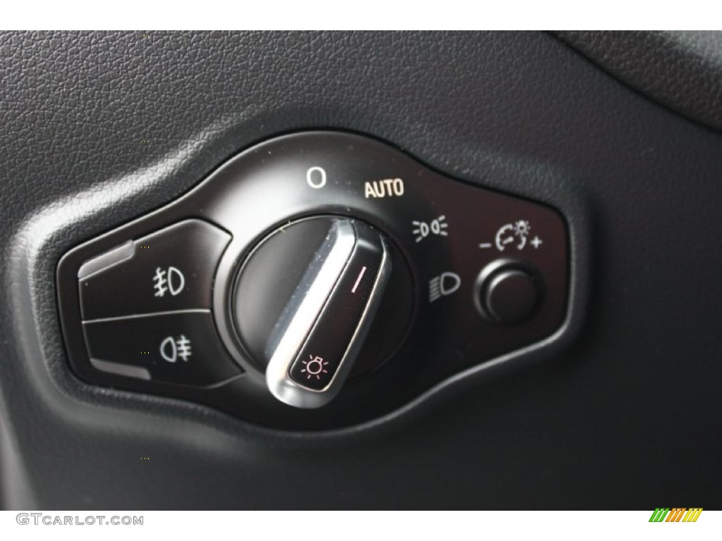 2012 Audi Q5 2.0 TFSI quattro Controls Photos