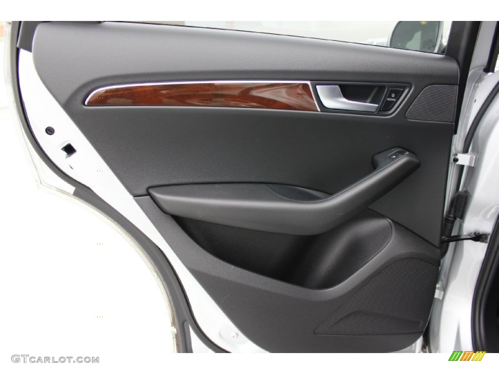2012 Audi Q5 2.0 TFSI quattro Door Panel Photos