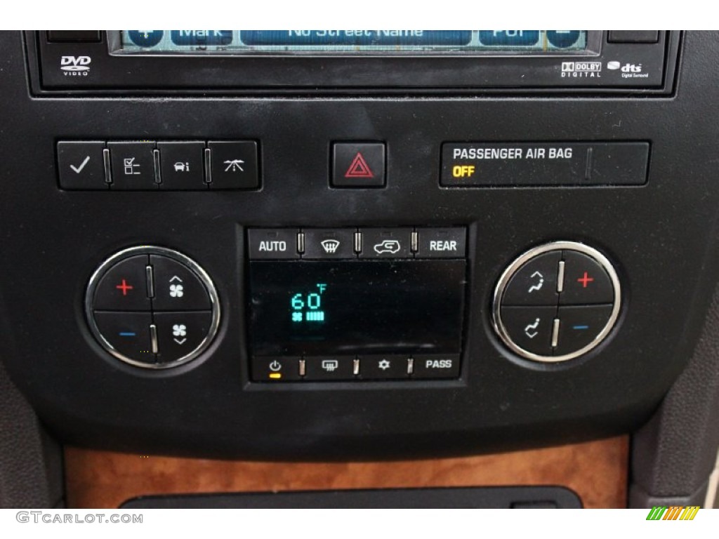 2010 Buick Enclave CXL Controls Photo #91694126