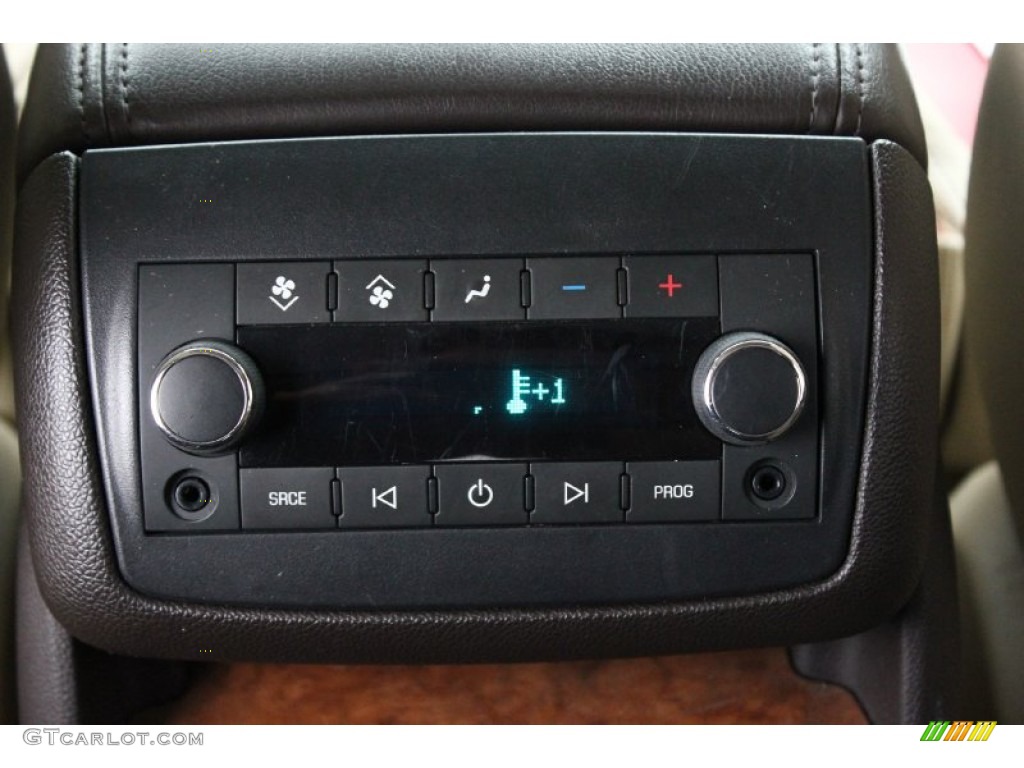 2010 Buick Enclave CXL Controls Photos