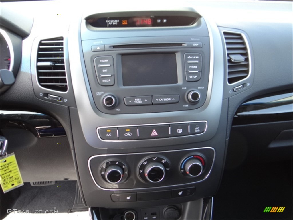 2015 Kia Sorento LX V6 Controls Photo #91696349