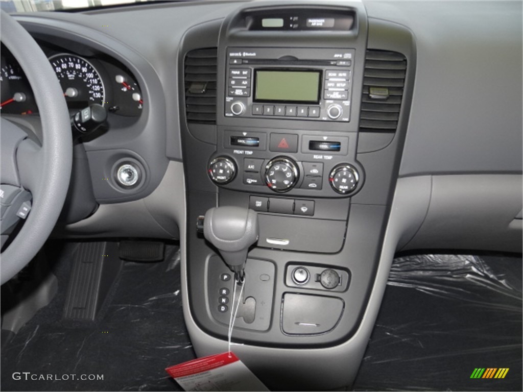 2014 Kia Sedona LX Controls Photo #91699373