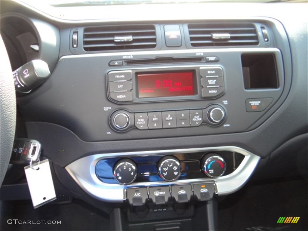 2014 Kia Rio LX Controls Photo #91702946