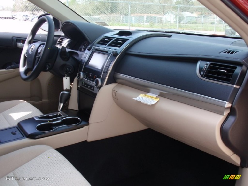 2014 Toyota Camry LE Dashboard Photos