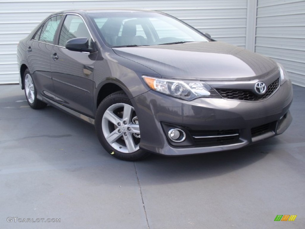 2014 Camry SE - Magnetic Gray Metallic / Black photo #2