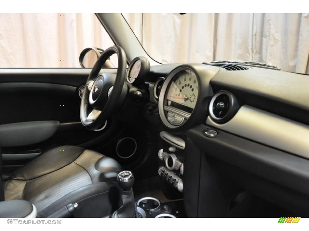 2009 Cooper Hardtop - British Racing Green Metallic / Punch Carbon Black Leather photo #13