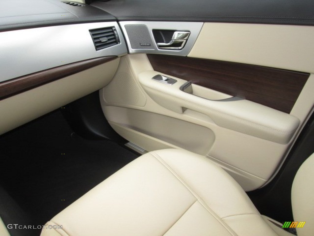 Barley/Warm Charcoal Interior 2014 Jaguar XF 2.0T Photo #91717807