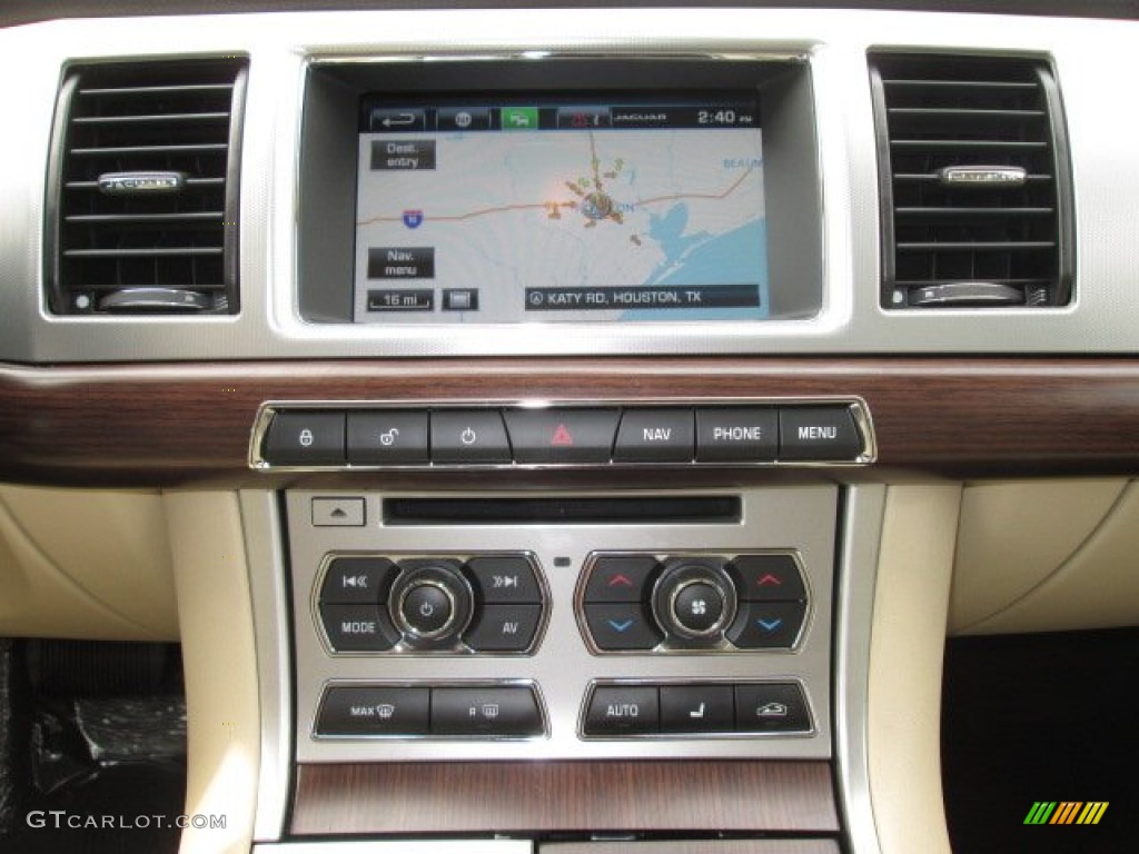 2014 Jaguar XF 2.0T Controls Photos