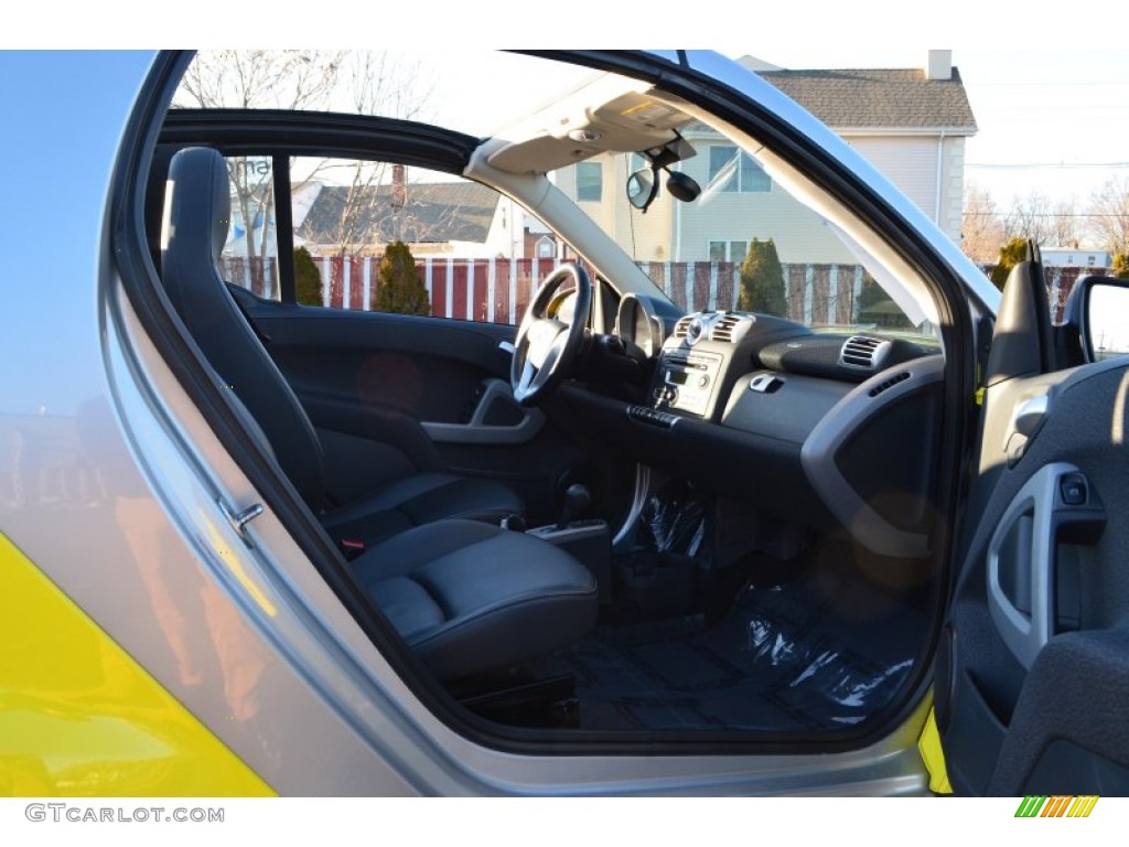 2008 fortwo passion cabriolet - Light Yellow / Design Black photo #15