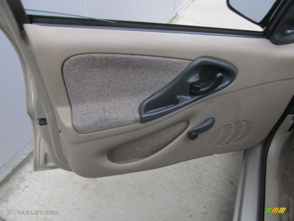 2003 Chevrolet Cavalier Sedan Neutral Beige Door Panel Photo #91721632