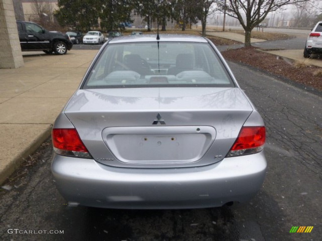 2004 Lancer ES - Cool Silver Metallic / Gray photo #7