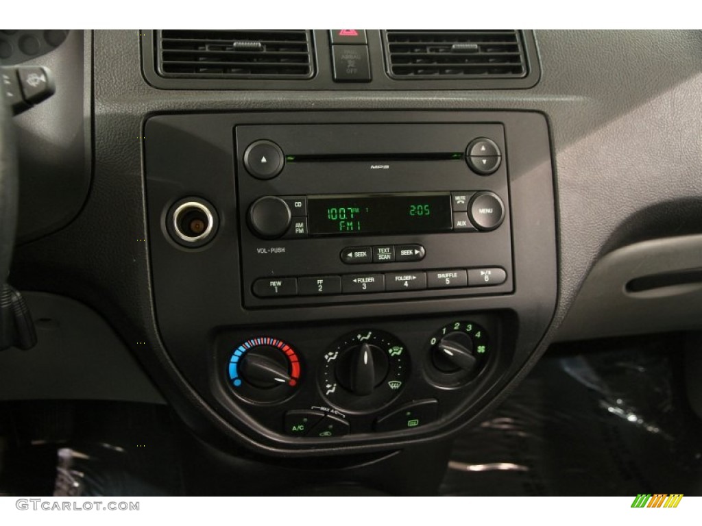 2007 Focus ZX4 SE Sedan - Kiwi Green Metallic / Charcoal/Light Flint photo #8