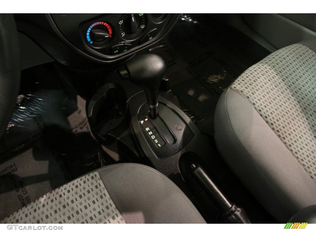 2007 Focus ZX4 SE Sedan - Kiwi Green Metallic / Charcoal/Light Flint photo #9