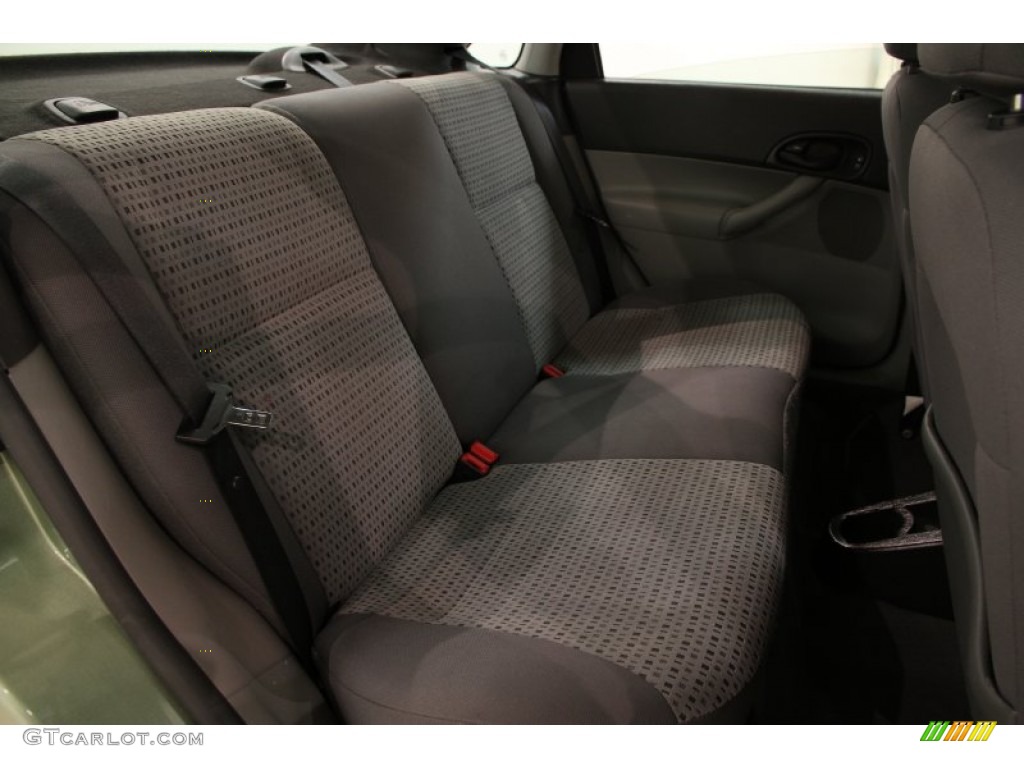 2007 Focus ZX4 SE Sedan - Kiwi Green Metallic / Charcoal/Light Flint photo #11