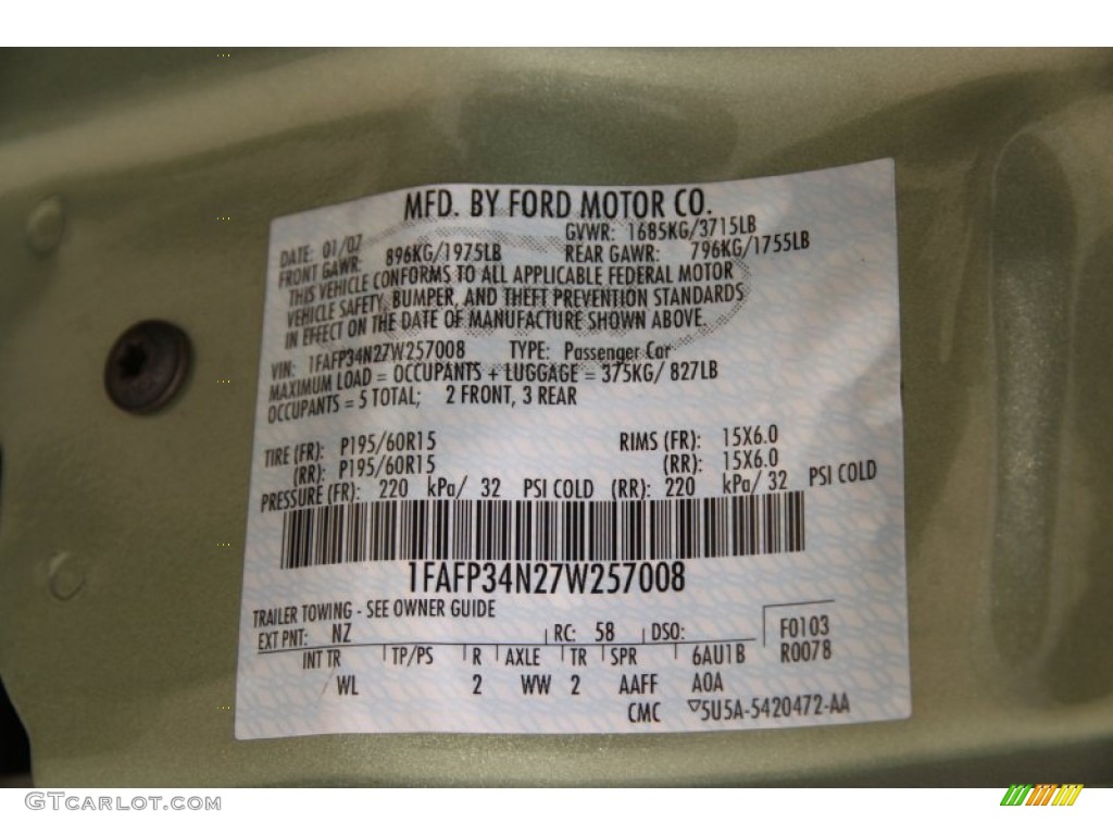 2007 Focus ZX4 SE Sedan - Kiwi Green Metallic / Charcoal/Light Flint photo #16