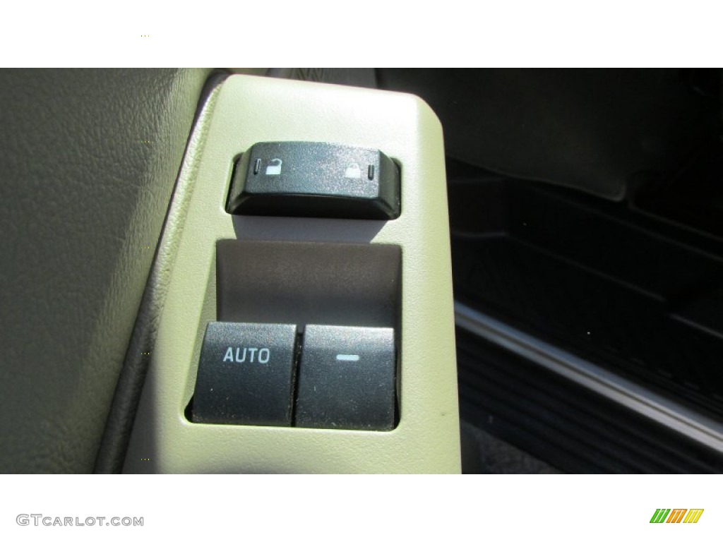 2013 E Series Van E350 XLT Passenger - Pueblo Gold Metallic / Medium Pebble photo #16