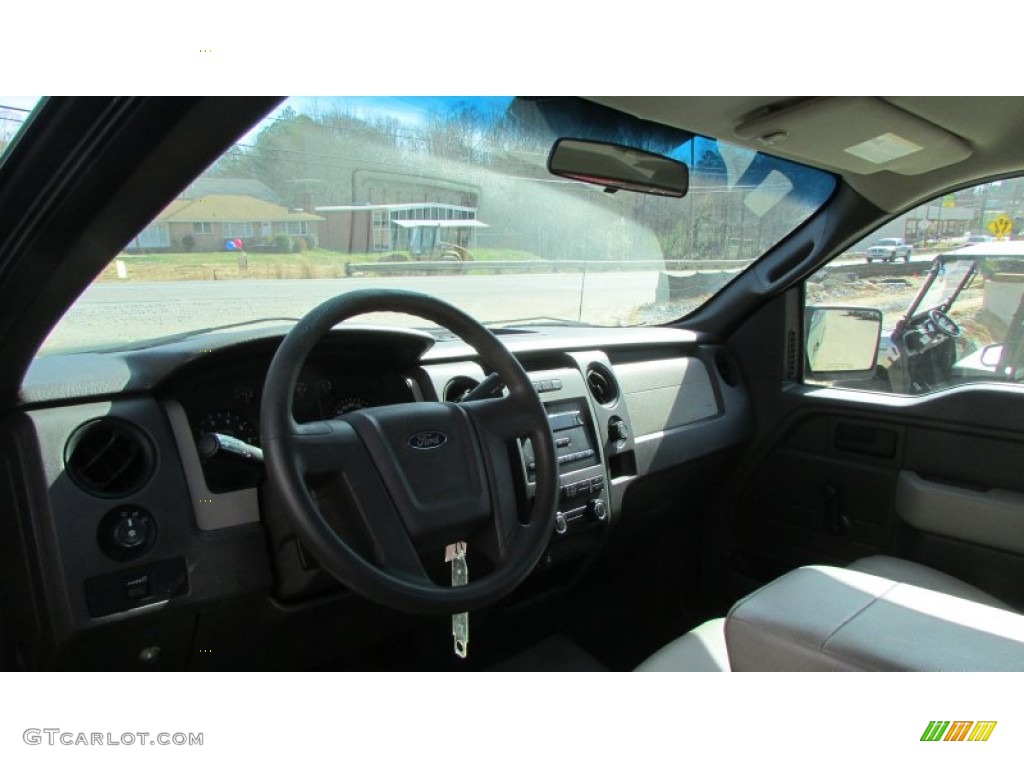 2010 F150 XL Regular Cab - Fleet Green / Medium Stone photo #18