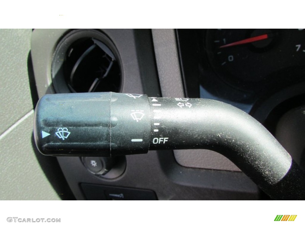2010 F150 XL Regular Cab - Fleet Green / Medium Stone photo #21