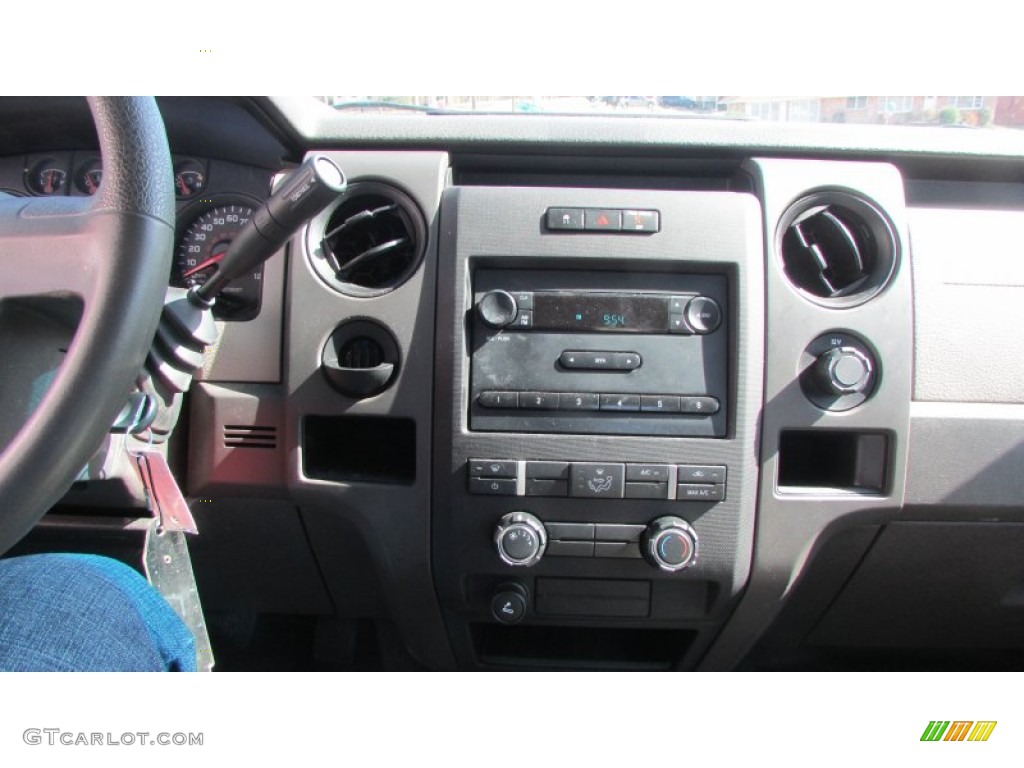 2010 F150 XL Regular Cab - Fleet Green / Medium Stone photo #25