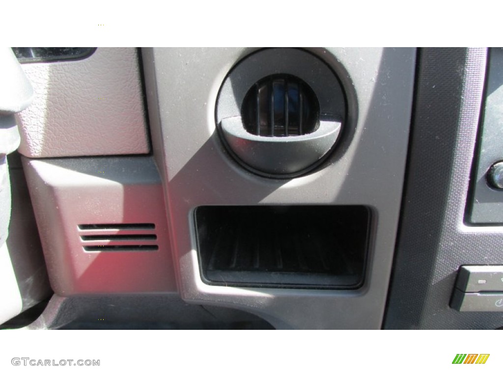 2010 F150 XL Regular Cab - Fleet Green / Medium Stone photo #29