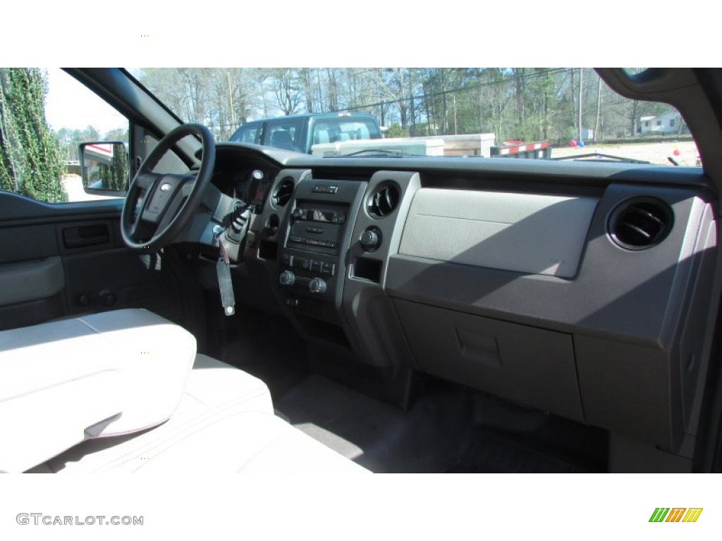 2010 F150 XL Regular Cab - Fleet Green / Medium Stone photo #34