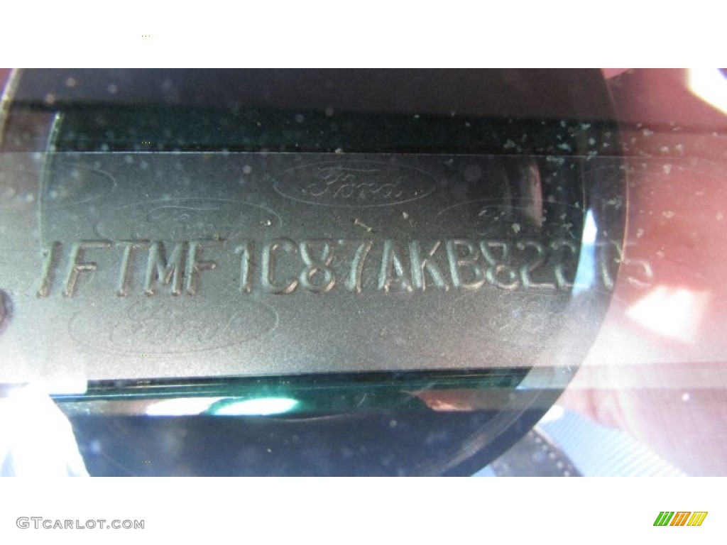 2010 F150 XL Regular Cab - Fleet Green / Medium Stone photo #38