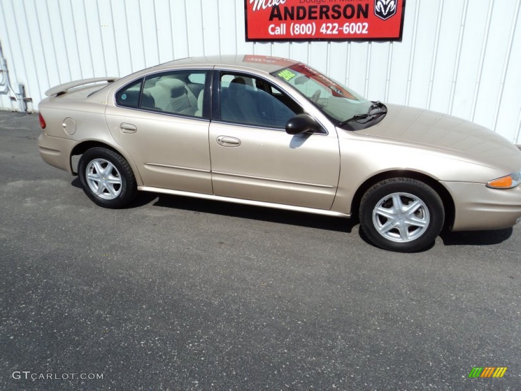 2002 Alero GL Sedan - Sandstone Metallic / Neutral photo #2