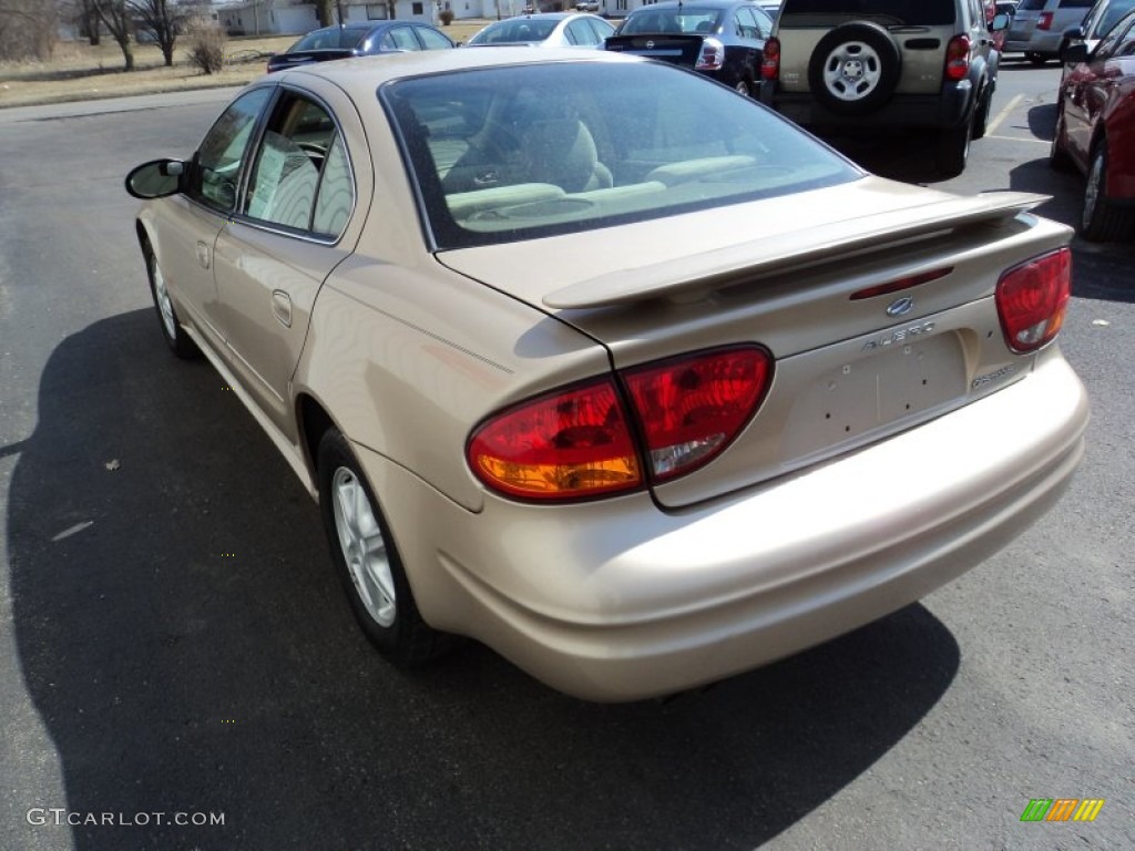 2002 Alero GL Sedan - Sandstone Metallic / Neutral photo #3