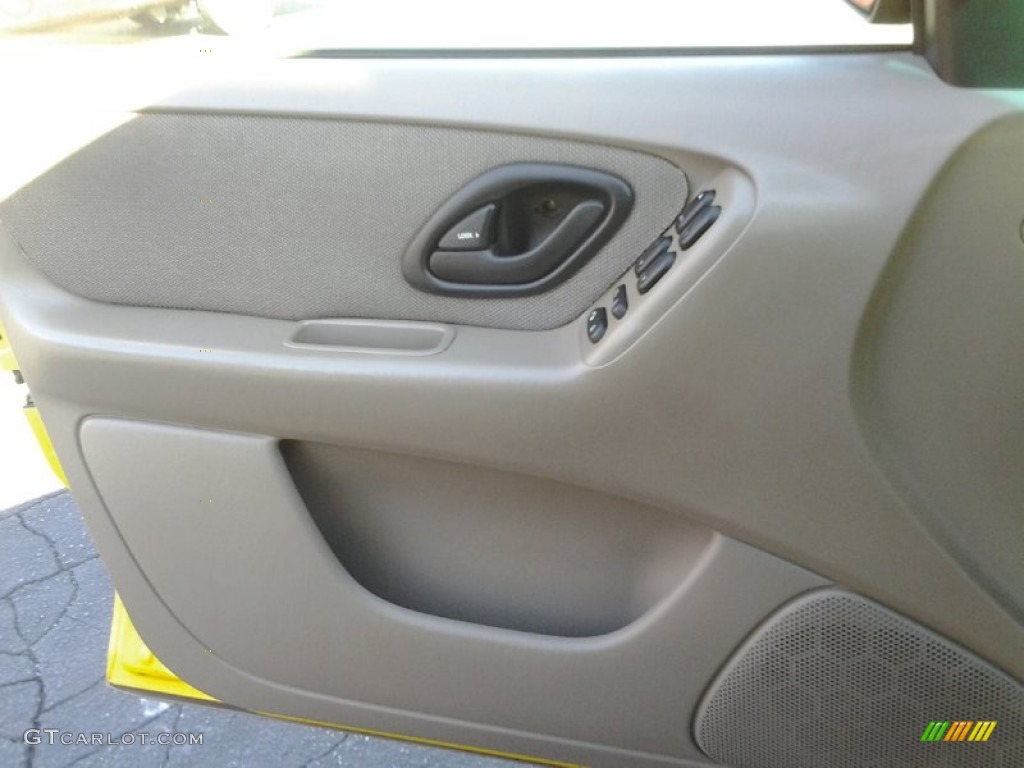 2002 Escape XLT V6 4WD - Chrome Yellow / Medium Graphite photo #15