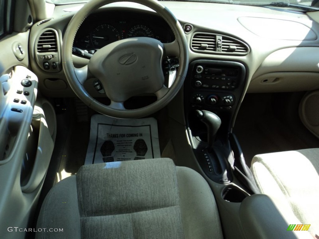 2002 Alero GL Sedan - Sandstone Metallic / Neutral photo #4