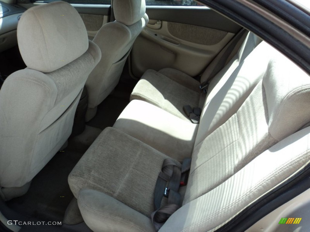 2002 Alero GL Sedan - Sandstone Metallic / Neutral photo #9