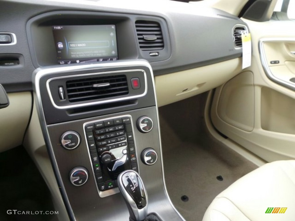 2015 Volvo S60 T5 Drive-E Controls Photo #91759187