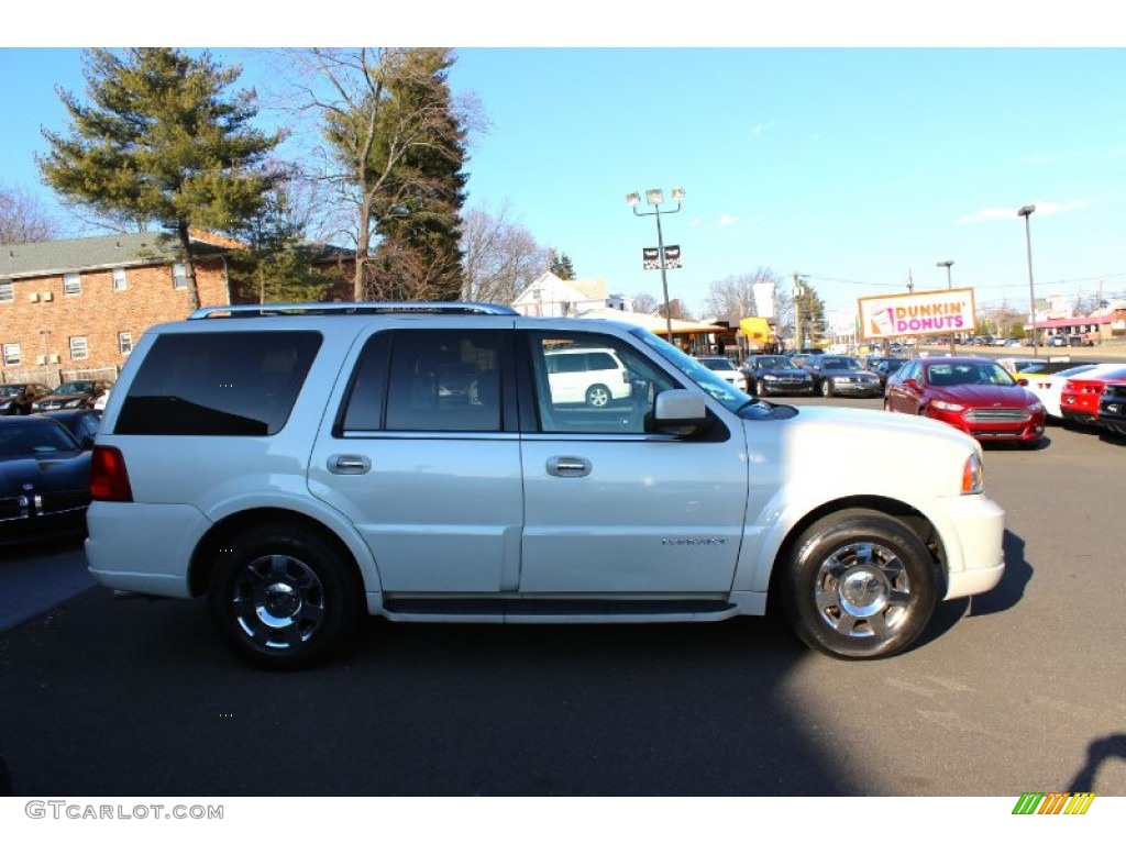2006 Navigator Luxury 4x4 - Oxford White / Camel photo #8